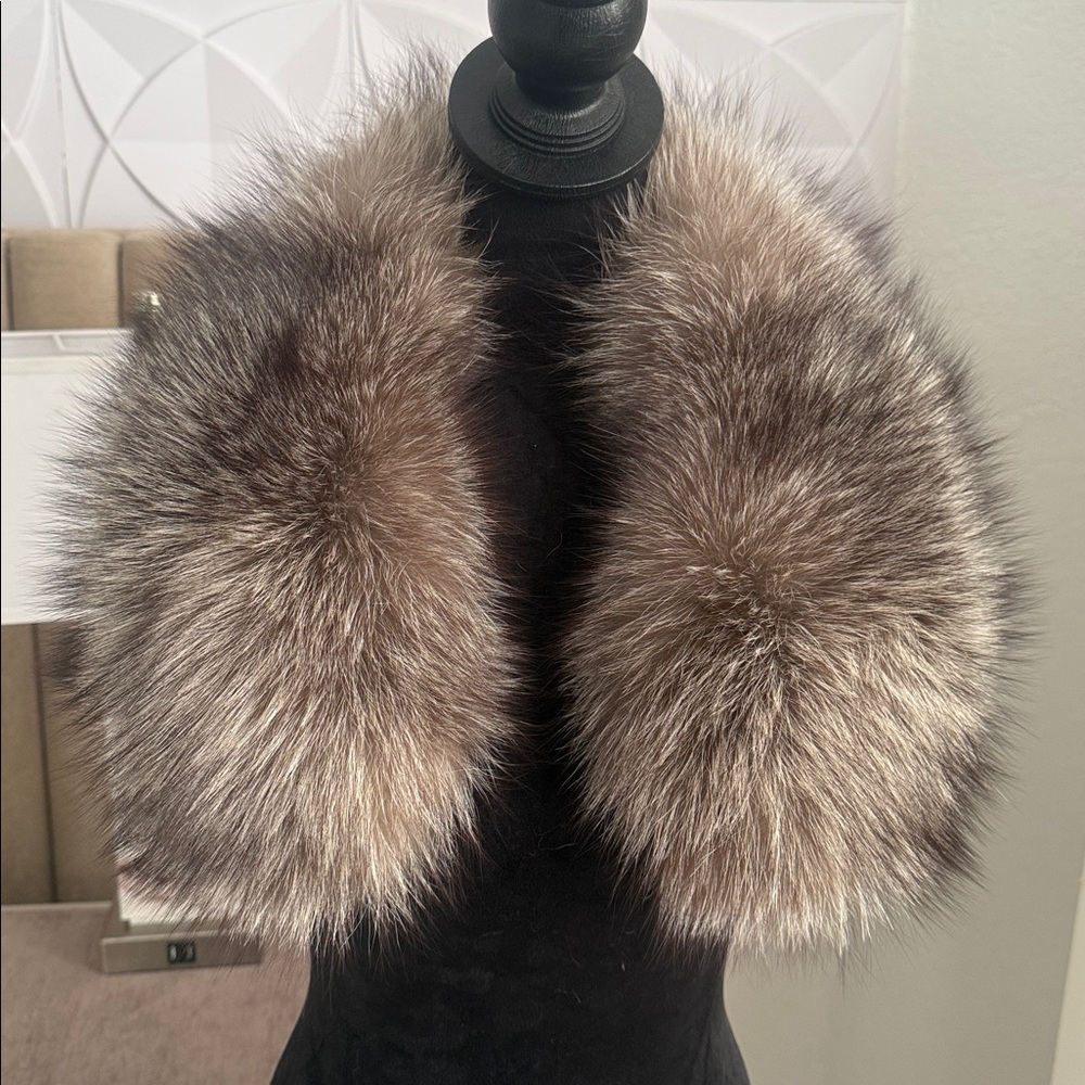 Saga furs crystal fox fur scarf clip on collar - Picture 2 of 10